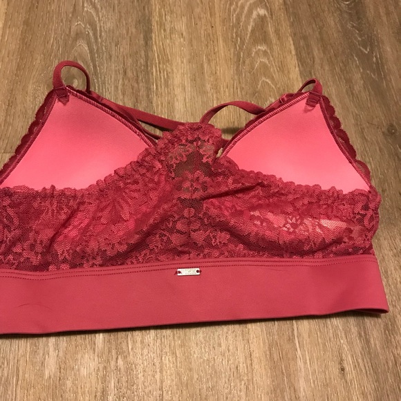 NEW VS PINK BRALETTE!!❤️❤️ - Picture 2 of 5